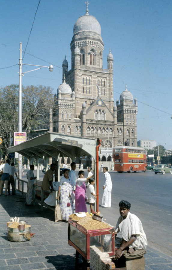 Bombay, vor dem Gebäude der Stadtverwaltung