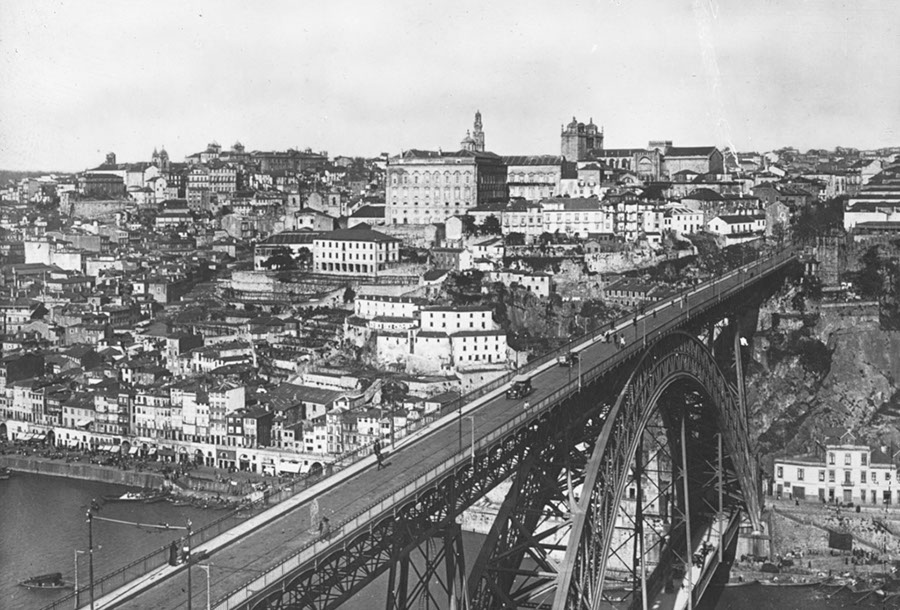 Porto mit Douro- Brücke