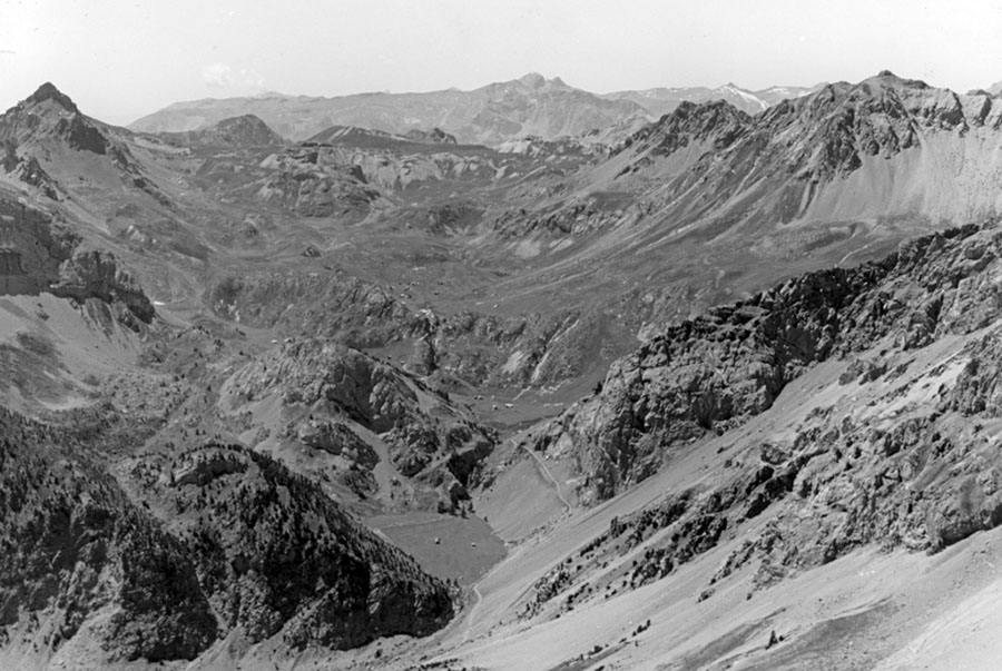 Briançonnais, Blick von der Cime de Clot (2734m) auf die Montagne de l`Aquelit, dahinter die Flyschzone. Blick nach Südwest